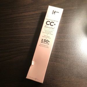 NIB IT Cosmetics CC+ Illumination Foundation